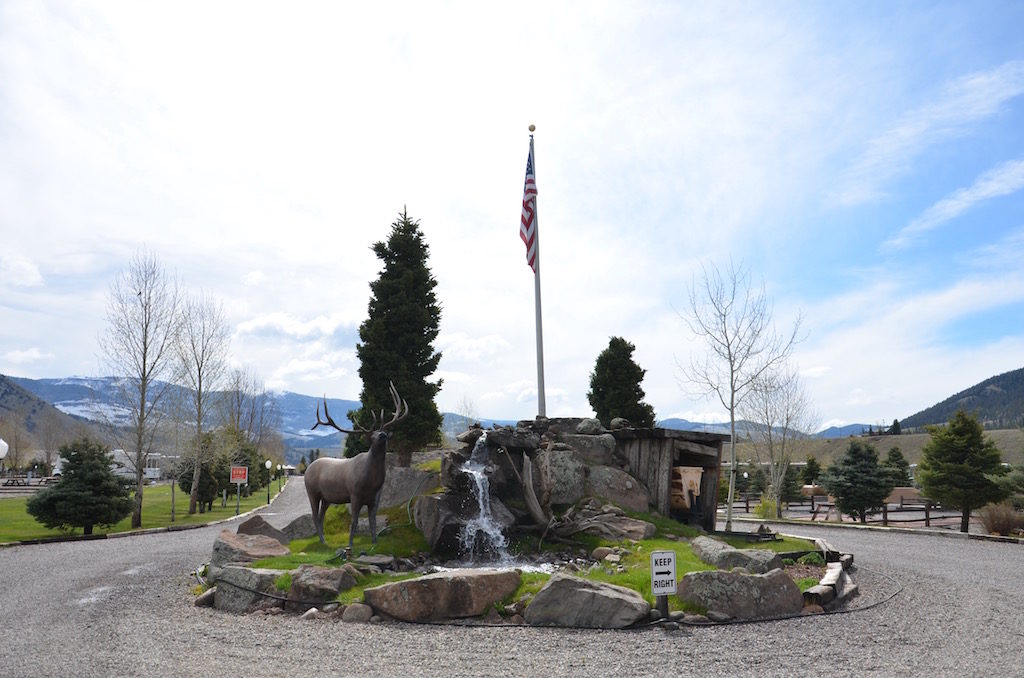 Some great landscaping and beautiful sculptures throughout!
